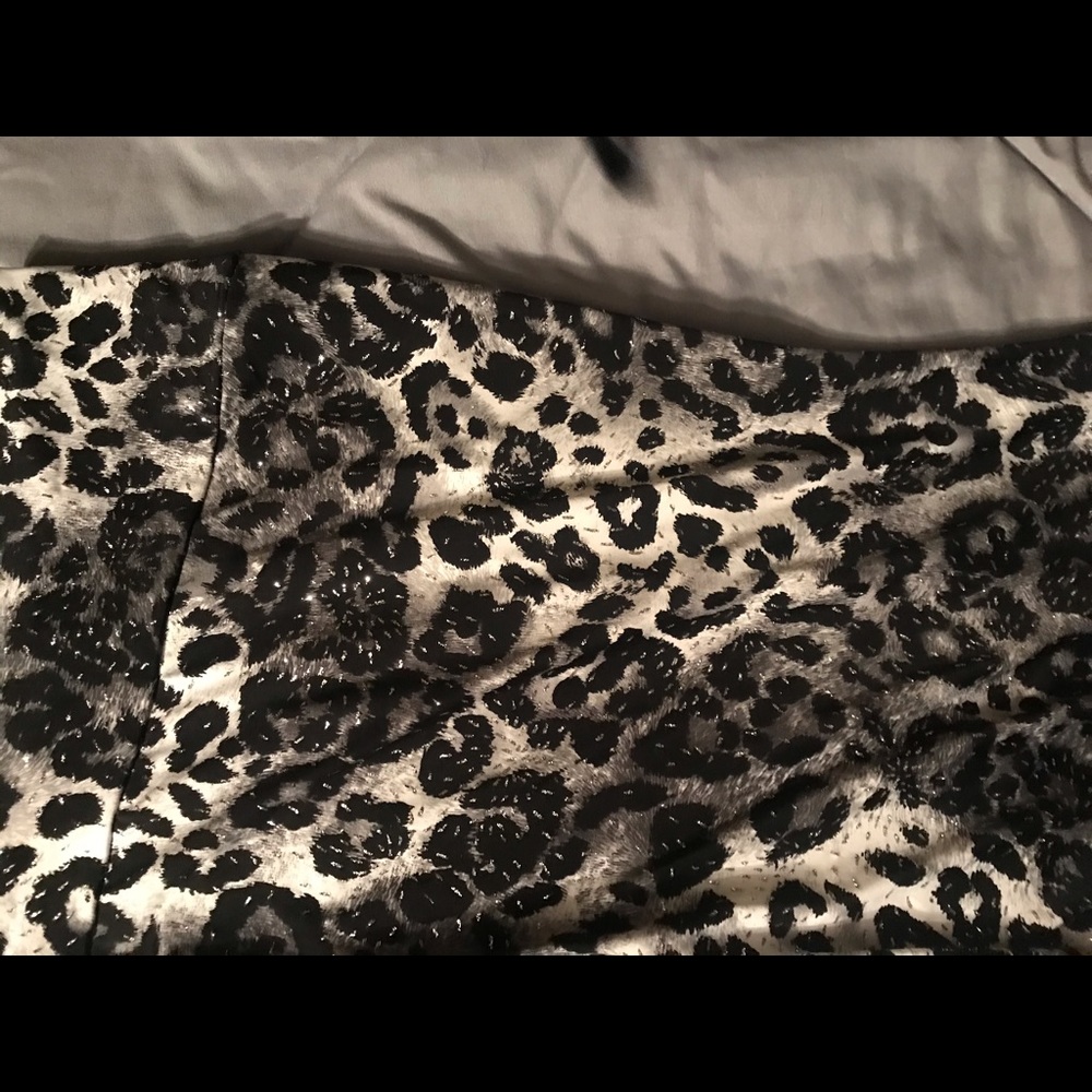 Hey Poshers !!  Bundle me with another item & get me FREE !!😀 - Picture 4 of 5